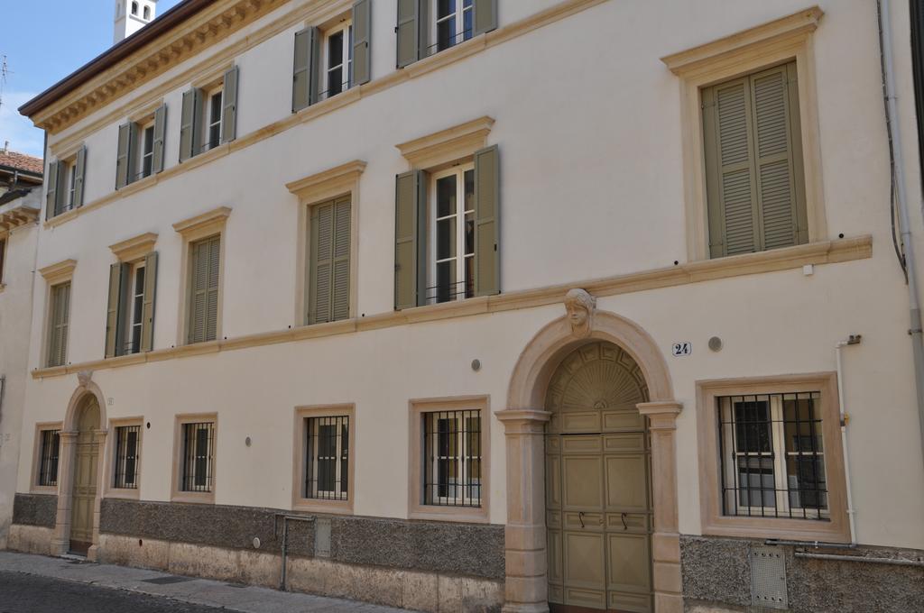 Verona White Lodge Exterior photo